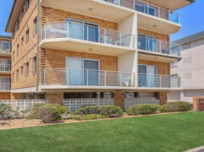 Debra Court 11, Forster